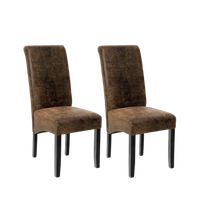 Chaises de salle à manger sur fond clair